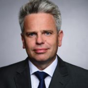 Das Porträtfoto von Erik Marienfeldt der Aufsichtsratsvorsitzende bei der INTREAL.