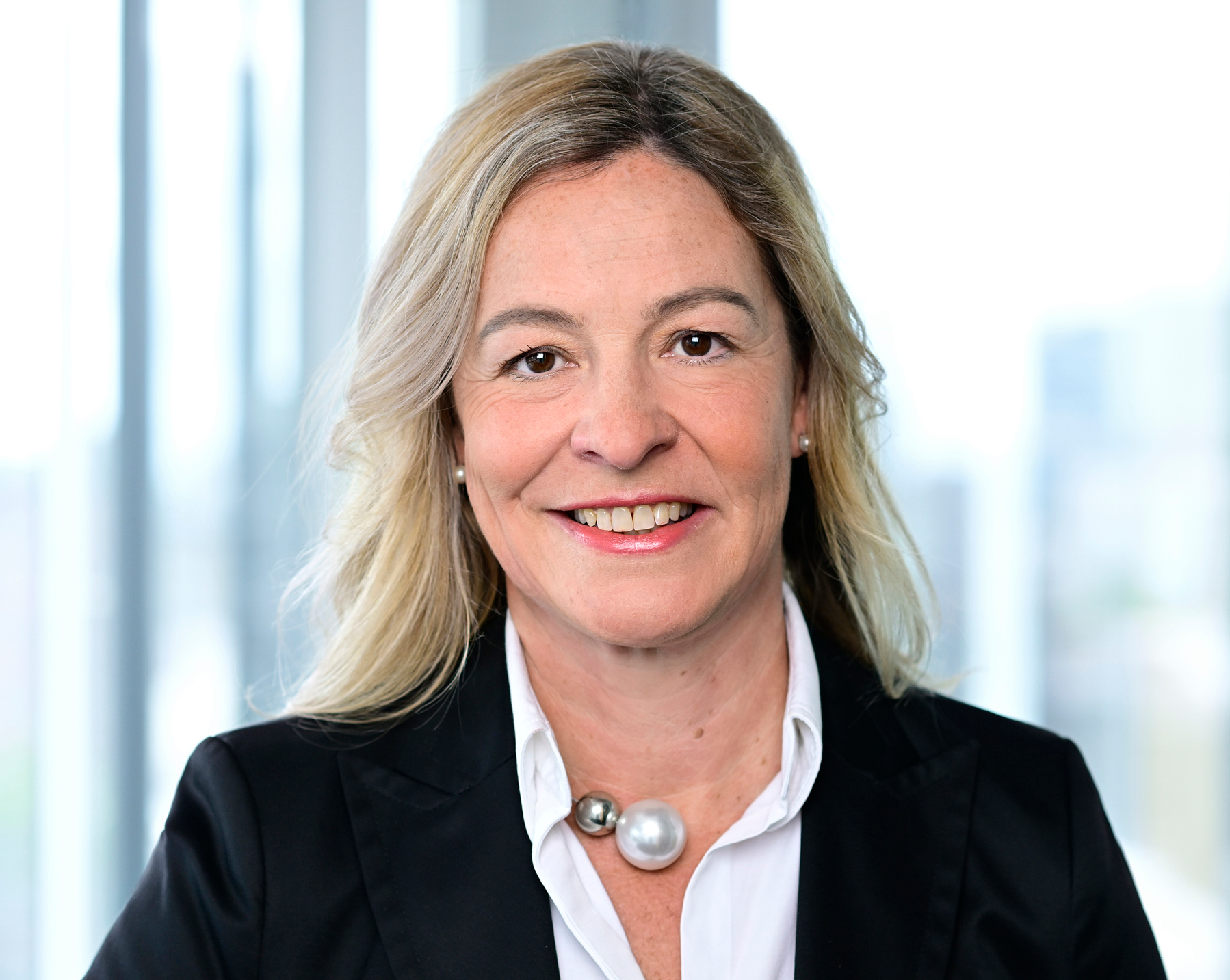 Portraitfoto von Regina Arens, Director Customer Relationship Management, INTREAL